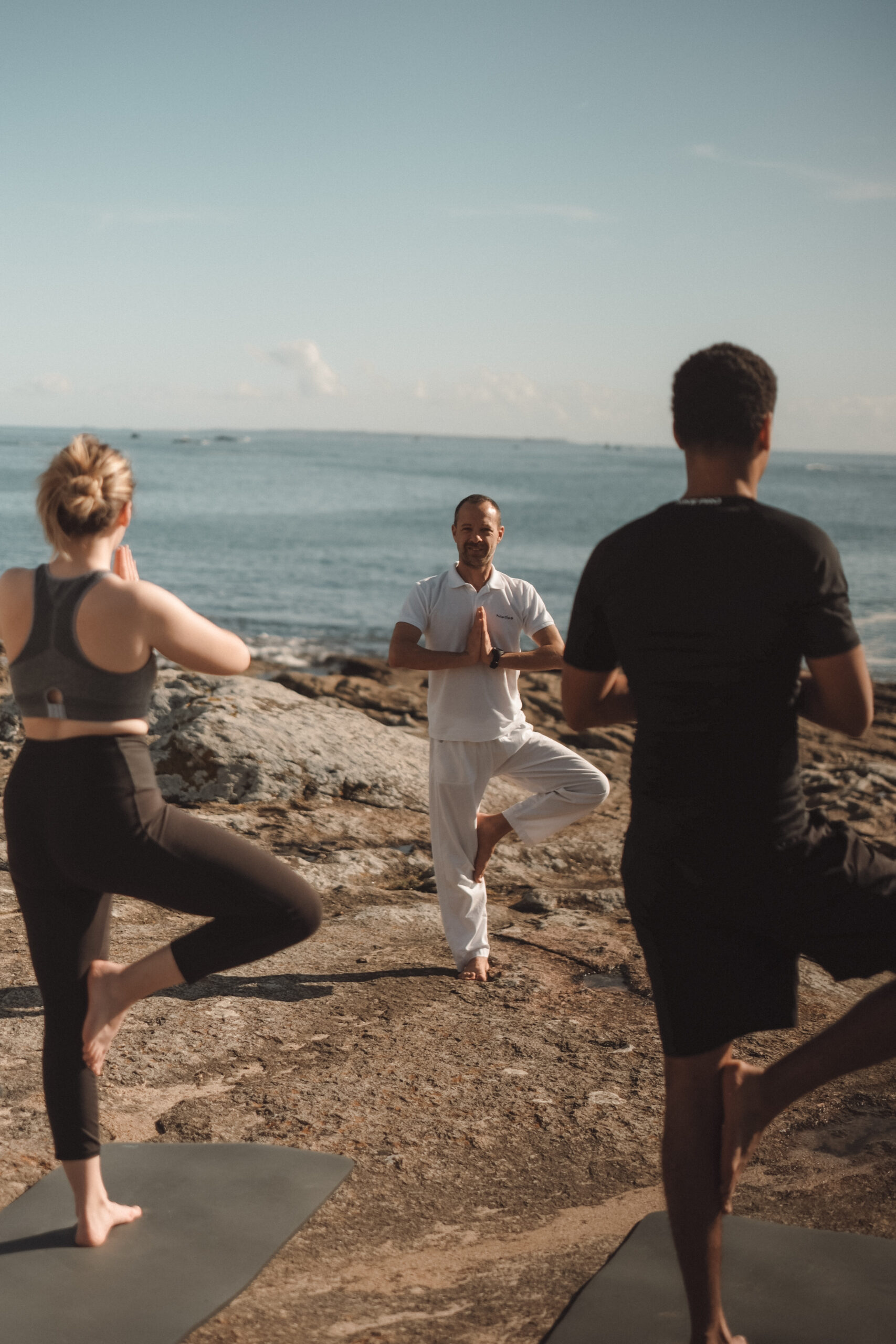 Séance de yoga avec prof privé sur la plage ou sur la terrasse des Hauts du Fort