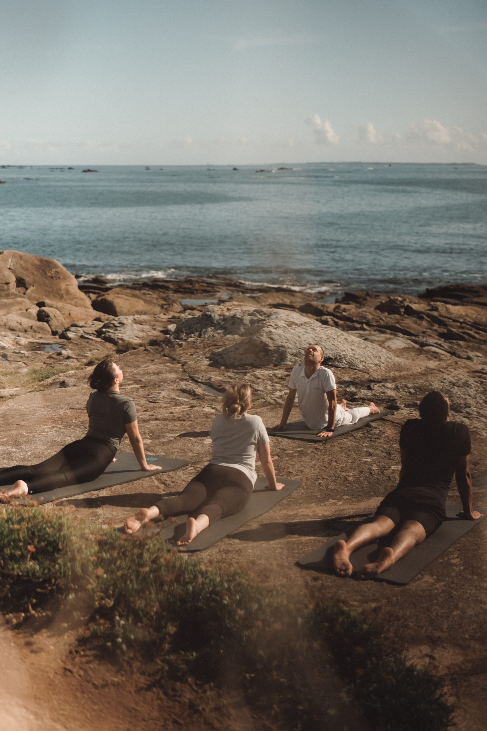 Séance de yoga avec prof privé sur la plage ou sur la terrasse des Hauts du Fort